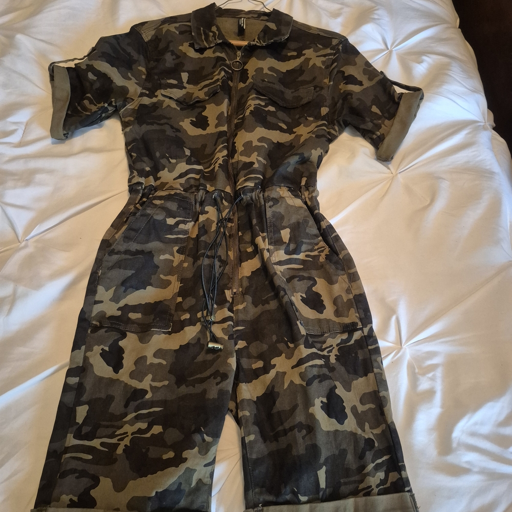 "SOLD" Trendy Camouflage Short Sleeve Jumpsuit